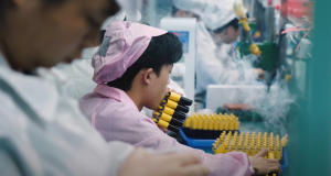 Radnik u fabrici vejpa testira i do 10 hiljada vejpova dnevno: “To je užasno”