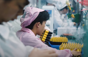 Radnik u fabrici vejpa testira i do 10 hiljada vejpova dnevno: “To je užasno”