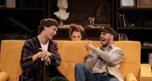 Beogradsko dramsko pozorište: Predstava “U se, na se i poda se” izvedena u okviru programa “Novi glasovi”