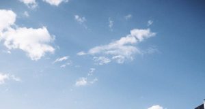 Muzičar “kešira” 1,2 miliona dolara godišnje da univerzitetski stadion nosi njegovo ime