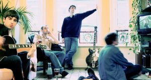 Debi album sastava Oasis nakon 30 godina ponovo na prvom mestu UK top liste