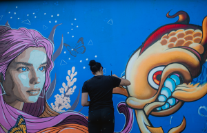 Umetnice drže radionice i oslikavaju murale i grafite na Festivalu street art