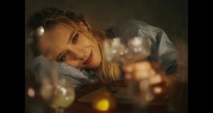 Kristina Jovanović KIKA nastupa u klubu Sprat