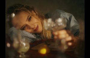 Kristina Jovanović KIKA nastupa u klubu Sprat