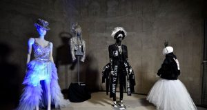 IZLOŽBA koja se ne propušta: Fantastično modno putovanje Slađane Milošević