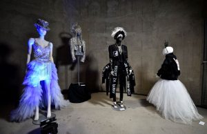 IZLOŽBA koja se ne propušta: Fantastično modno putovanje Slađane Milošević