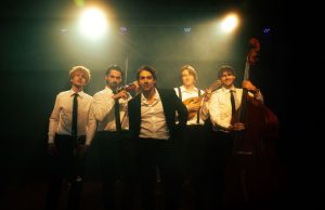 (VIDEO) Spot za “Bluzu” snimljen u kafani: Letele stolice, a ni violina nije pošteđena…