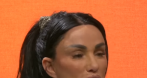 Kejti Prajs: Provela sam nadrealno veče sa Borisom Džonsonom, oboje smo se maskirali u klovnove…