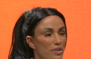 Kejti Prajs: Provela sam nadrealno veče sa Borisom Džonsonom, oboje smo se maskirali u klovnove…