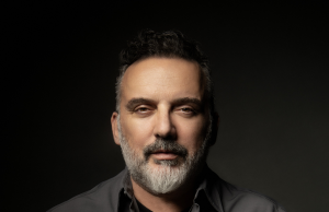 Toni Cetinski pred beogradske koncerte iznenadio publiku novom pesmom!