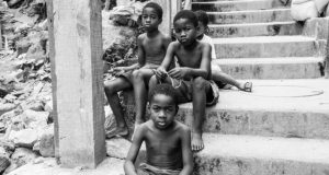 Plivanje sa ajkulama na kokainu : U galeriji “Novembar” izlažu fotograf Vladimir Milivojević Bugi i slikar Uroš Đurić