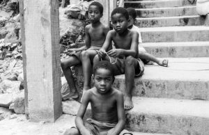 Plivanje sa ajkulama na kokainu : U galeriji “Novembar” izlažu fotograf Vladimir Milivojević Bugi i slikar Uroš Đurić