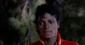 Poznat datum premijere filma o kralju pop muzike: Lionsgate najavio i komediju sa Kijanom Rivsom!