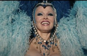 Majli Sajrus snimila singl “Beautiful That Way” za novi film sa Pamelom Anderson