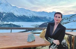 GORE DRUŠTVENE MREŽE – Isplivala fotografija Nine Badrić u zagrljaju RIJANINOG FRAJERA – Svetski poznati reper i regionalna pop diva NE SKIDAJU OSMEH sa lica