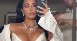 UDAJE SE Kim Kardašijan: Isplivale fotografije sa TAJNOG VENČANJA – Rijaliti zvezda zavela 12 GODINA MLAĐEG Kim Kardašijan