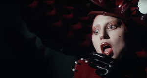 LADY GAGA NA UDARU TUŽBE OD 100 MILIONA DOLARA – OPTUŽENA ZA KRAĐU LOGOTIPA!