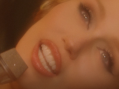 MAJLI SAJRUS OBJAVILA PESMU „END OF THE WORLD“ I NAJAVILA FILM UZ NOVI ALBUM!