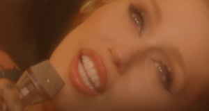 MAJLI SAJRUS OBJAVILA PESMU „END OF THE WORLD“ I NAJAVILA FILM UZ NOVI ALBUM!