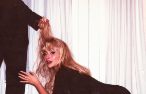 Sabrina Carpenter zapalila mreže: Album “man’s best friend” dolazi uz provokativnu naslovnicu!