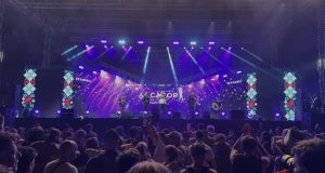 NAJVEĆA KAFANA U SRBIJI OTVORILA SVOJA VRATA! Prvi dan GUČA FESTIVALA u znaku neviđene energije, rekordne posećenosti i spektakularnih nastupa