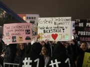 FANOVI U EKSTAZI PRED SPEKTAKL: Redovi kilometarski, transparenti kreativniji od ikad! Počinje koncert Jale i Bube u Stuttgartu!