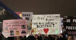 FANOVI U EKSTAZI PRED SPEKTAKL: Redovi kilometarski, transparenti kreativniji od ikad! Počinje koncert Jale i Bube u Stuttgartu!