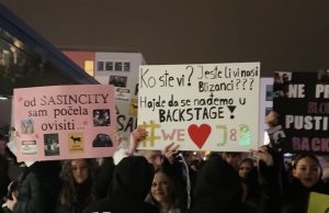 FANOVI U EKSTAZI PRED SPEKTAKL: Redovi kilometarski, transparenti kreativniji od ikad! Počinje koncert Jale i Bube u Stuttgartu!