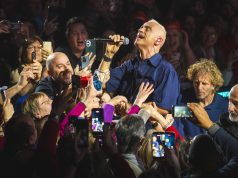 EROS RAMAZZOTTI OTVORIO VELIKU SVETSKU TURNEJU U PARIZU – SPEKTAKL STIŽE I U BEOGRADSKU ARENU 26. APRILA