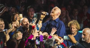 EROS RAMAZZOTTI OTVORIO VELIKU SVETSKU TURNEJU U PARIZU – SPEKTAKL STIŽE I U BEOGRADSKU ARENU 26. APRILA