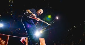 POSLEDNJI POZIV ZA SPEKTAKL GODINE! Eros Ramazzotti za 5 dana pred krcatom Arenom: Interesovanje srušilo sve rekorde – Broj dostupnih ulaznica smanjuje se IZ SATA U SAT