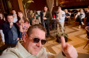 Novinari zapevali Vladi Georgievu na press konferenciji: „Ovo mi se nikada nije dogodilo“ – Skoplje spremno za „Gospodsku“ noć 24. aprila