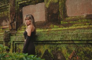 POSLE DVE GODINE OD MEGA HITA „LUDILO MOJE“ – JOVANA PAJIĆ OPET POKREĆE LAVINU: STIŽE PESMA „DOĐE MENI“